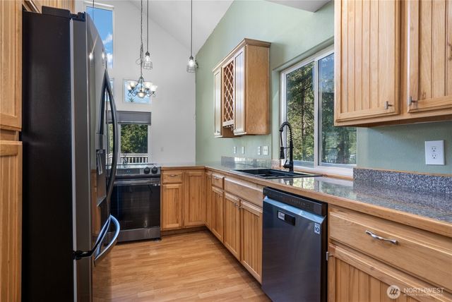 110 E Glacier Crest Road, Grapeview, WA 98546