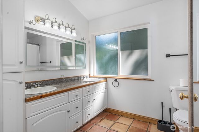 110 E Glacier Crest Road, Grapeview, WA 98546
