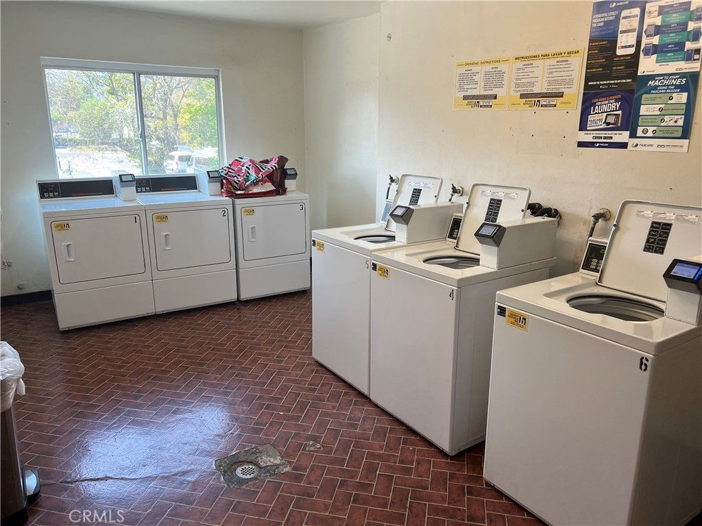 Image 5 of property listing at 5460 White Oak G101, Encino, CA 91316