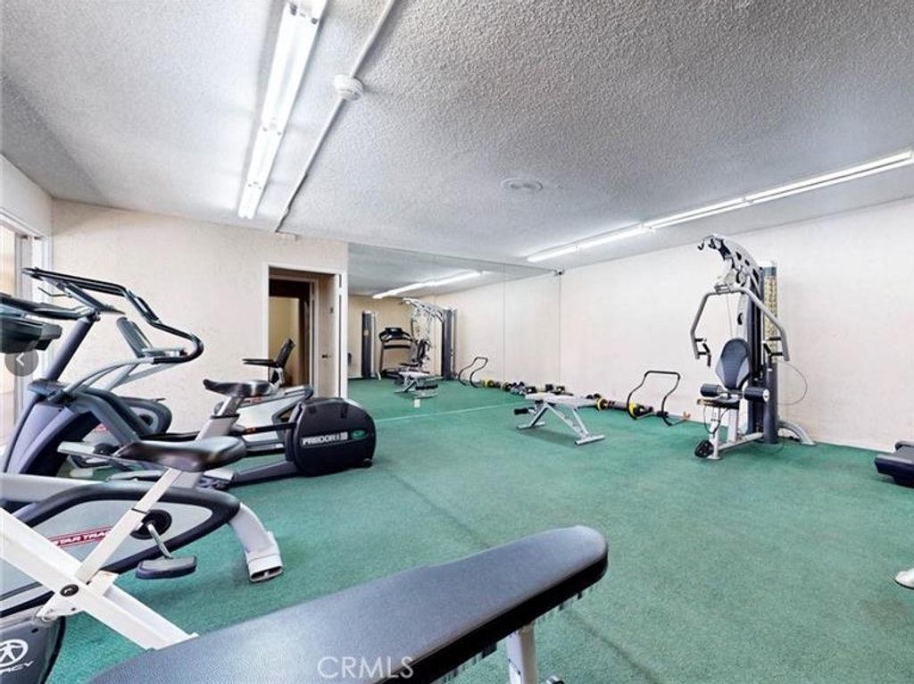 Image 6 of property listing at 5460 White Oak G101, Encino, CA 91316