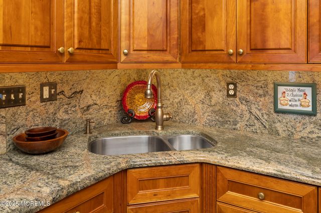 1 Yeger Drive, Upper Freehold, NJ 08501