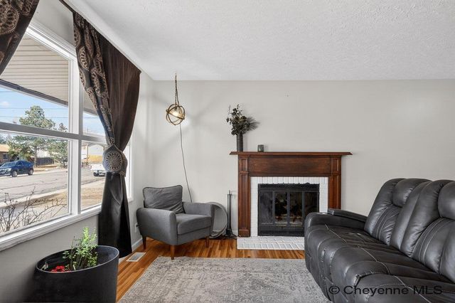 901 COOLIDGE ST, Cheyenne, WY 82007