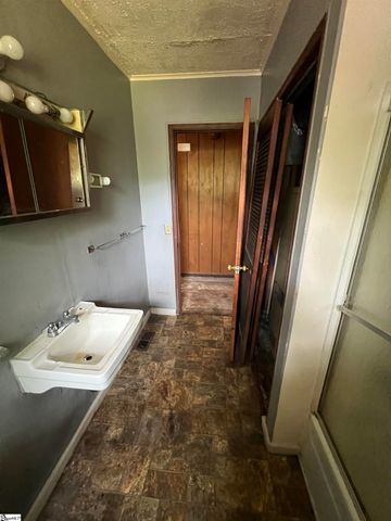 656 S Center Street, Spartanburg, SC 29301