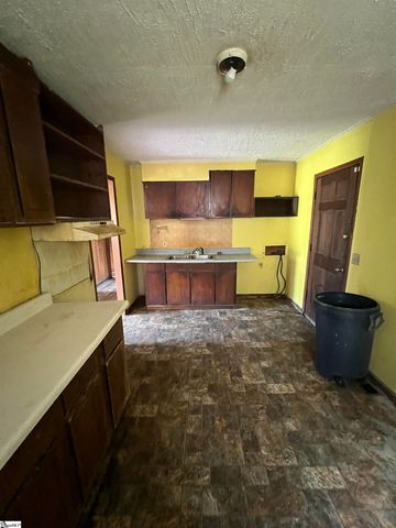 656 S Center Street, Spartanburg, SC 29301