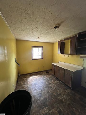 656 S Center Street, Spartanburg, SC 29301