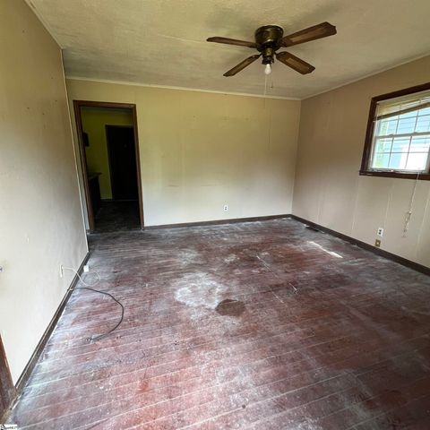 656 S Center Street, Spartanburg, SC 29301