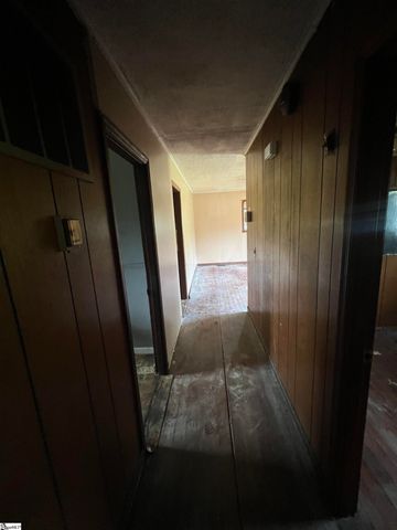 656 S Center Street, Spartanburg, SC 29301