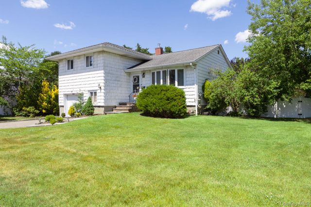 21 Pinetree Avenue, Hicksville, NY 11801