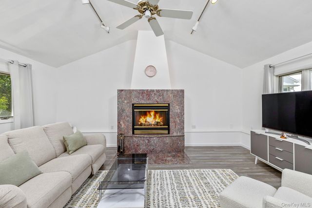 21 Pinetree Avenue, Hicksville, NY 11801
