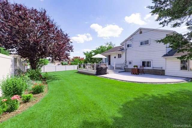 21 Pinetree Avenue, Hicksville, NY 11801