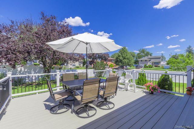 21 Pinetree Avenue, Hicksville, NY 11801