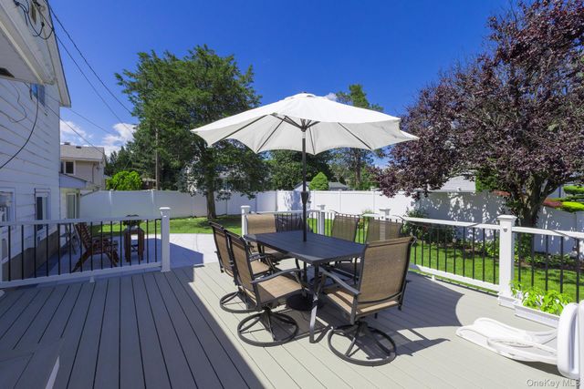21 Pinetree Avenue, Hicksville, NY 11801