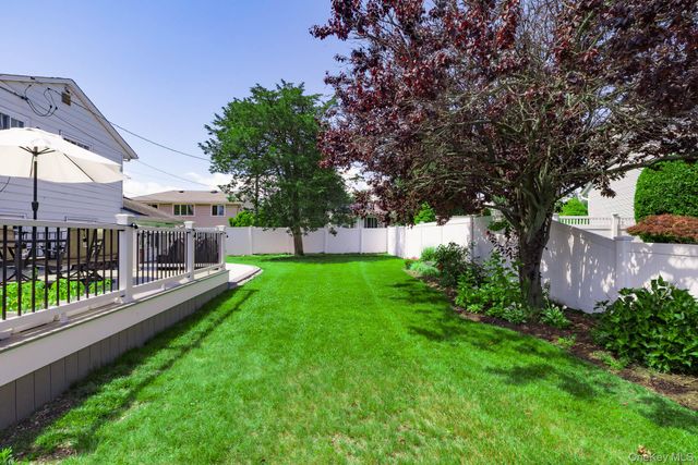 21 Pinetree Avenue, Hicksville, NY 11801