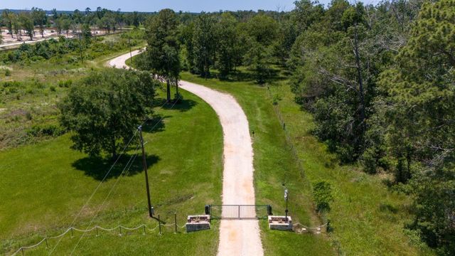 011 Oak Park Trail, Onalaska, TX 77360
