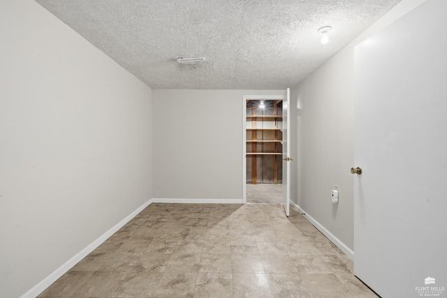 2609 Rogers Boulevard, Manhattan, KS 66502