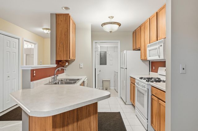 545 Cambridge Court 1d, Munster, IN 46321