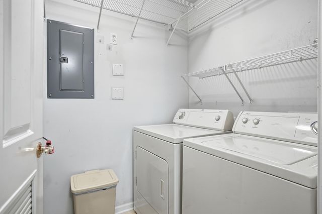 545 Cambridge Court 1d, Munster, IN 46321