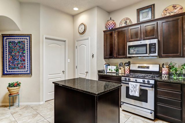 2563 Cerro Parrido Road SE, Rio Rancho, NM 87124