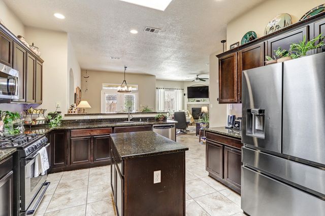 2563 Cerro Parrido Road SE, Rio Rancho, NM 87124