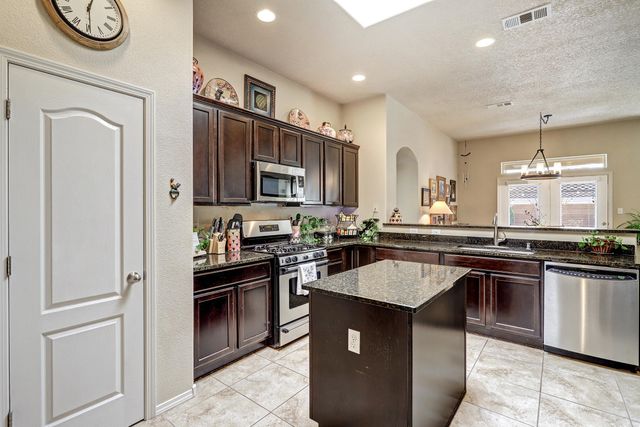 2563 Cerro Parrido Road SE, Rio Rancho, NM 87124