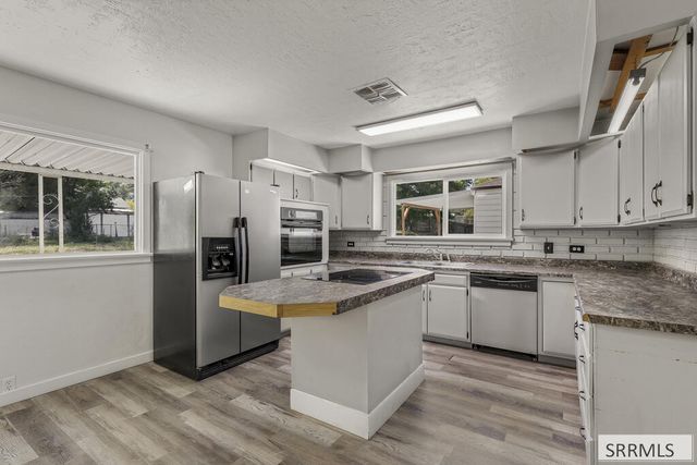 77 Cottonwood Avenue, Pocatello, ID 83204