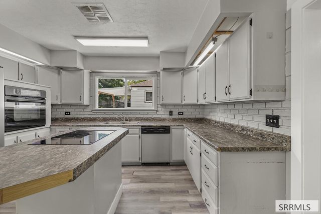 77 Cottonwood Avenue, Pocatello, ID 83204
