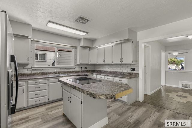 77 Cottonwood Avenue, Pocatello, ID 83204