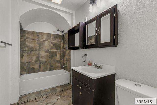 77 Cottonwood Avenue, Pocatello, ID 83204