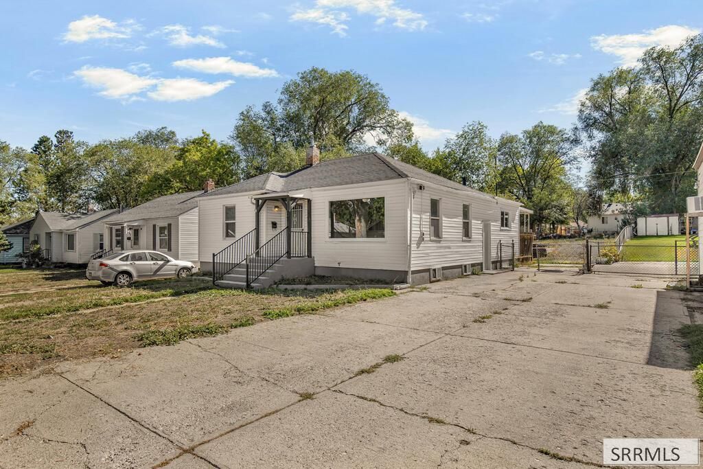 77 Cottonwood Avenue, Pocatello, ID 83204
