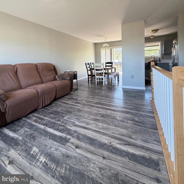Image 12 of property listing at 108 ACOUSTIC DR, Martinsburg, WV 25404