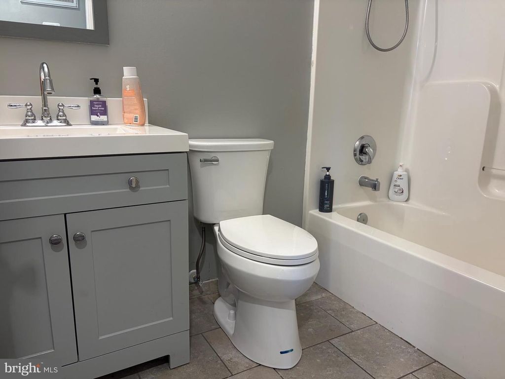 Image 21 of property listing at 108 ACOUSTIC DR, Martinsburg, WV 25404