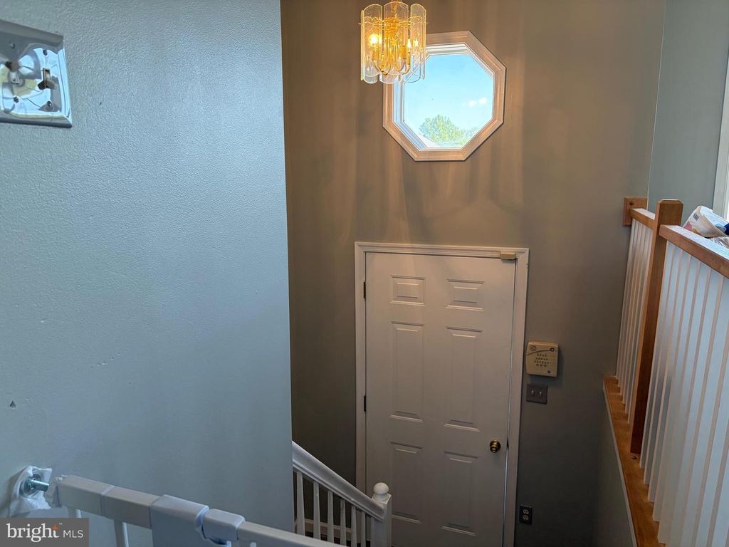 Image 23 of property listing at 108 ACOUSTIC DR, Martinsburg, WV 25404