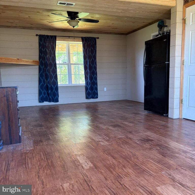 Image 26 of property listing at 108 ACOUSTIC DR, Martinsburg, WV 25404