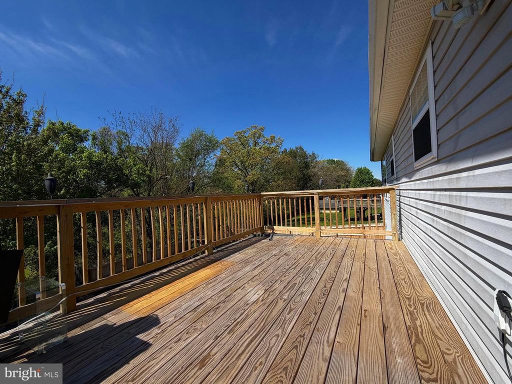 Image 8 of property listing at 108 ACOUSTIC DR, Martinsburg, WV 25404