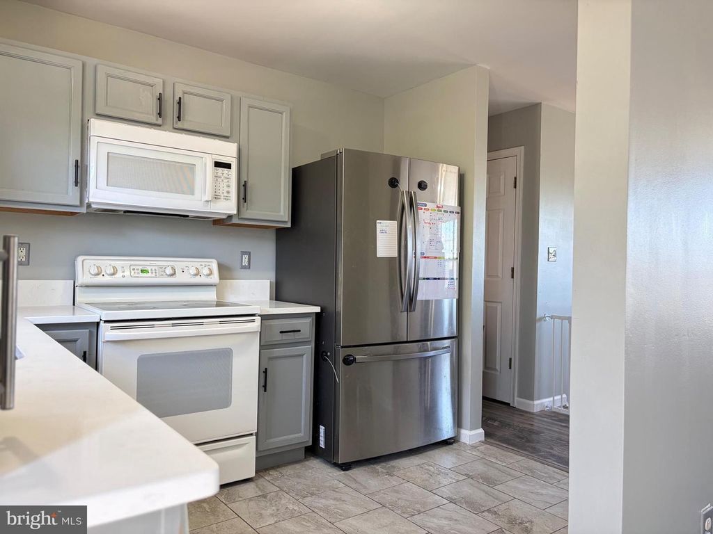 Image 9 of property listing at 108 ACOUSTIC DR, Martinsburg, WV 25404