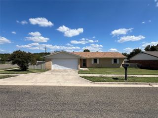 2002 Patricia ST, Copperas Cove, TX 76522