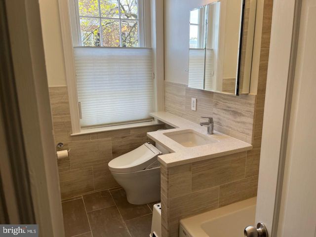 2800 NW DUMBARTON ST NW, Washington, DC 20007