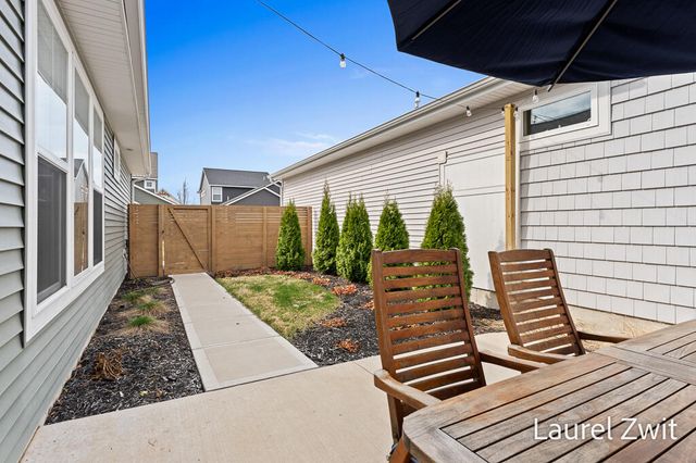 406 W Leland Drive, Whitehall City, MI 49461