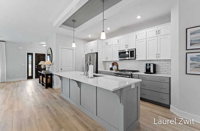 406 W Leland Drive, Whitehall City, MI 49461