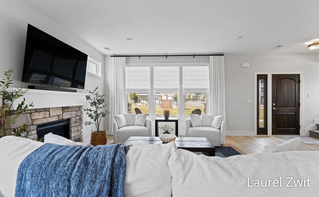 406 W Leland Drive, Whitehall City, MI 49461