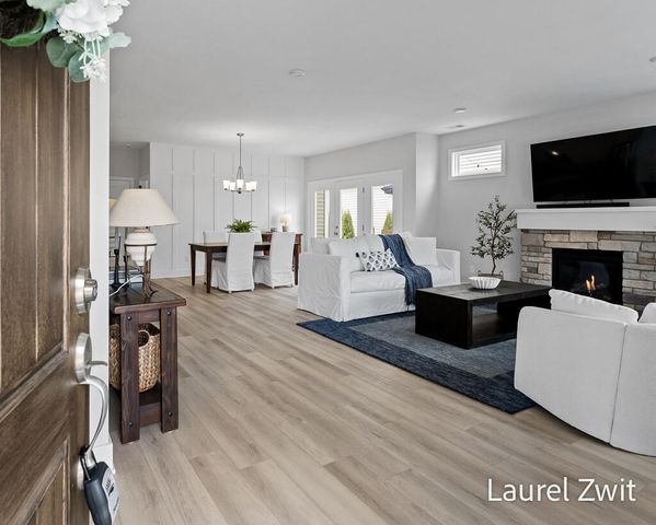 406 W Leland Drive, Whitehall City, MI 49461