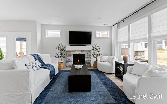 406 W Leland Drive, Whitehall City, MI 49461