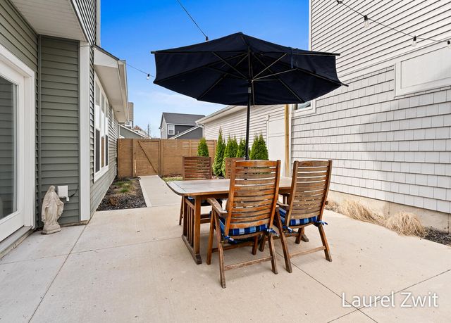 406 W Leland Drive, Whitehall City, MI 49461