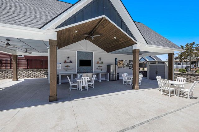 406 W Leland Drive, Whitehall City, MI 49461