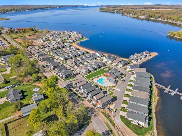 406 W Leland Drive, Whitehall City, MI 49461