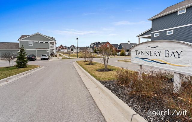 406 W Leland Drive, Whitehall City, MI 49461