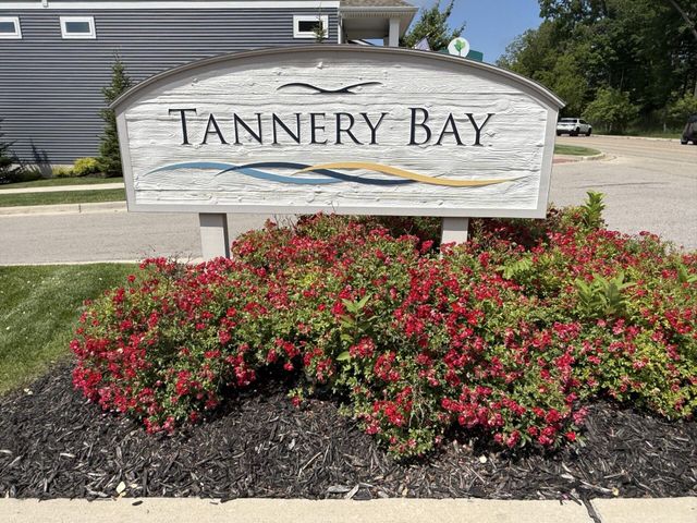 406 W Leland Drive, Whitehall City, MI 49461