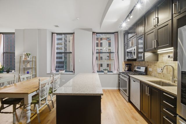 208 W Washington Street 910, Chicago, IL 60606