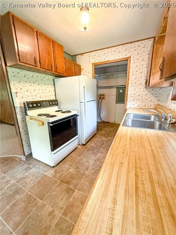 132 Wild Cherry Lane, Sissonville, WV 25320