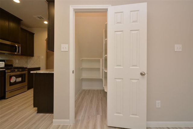 13327 Blair Glen Lane, Houston, TX 77048